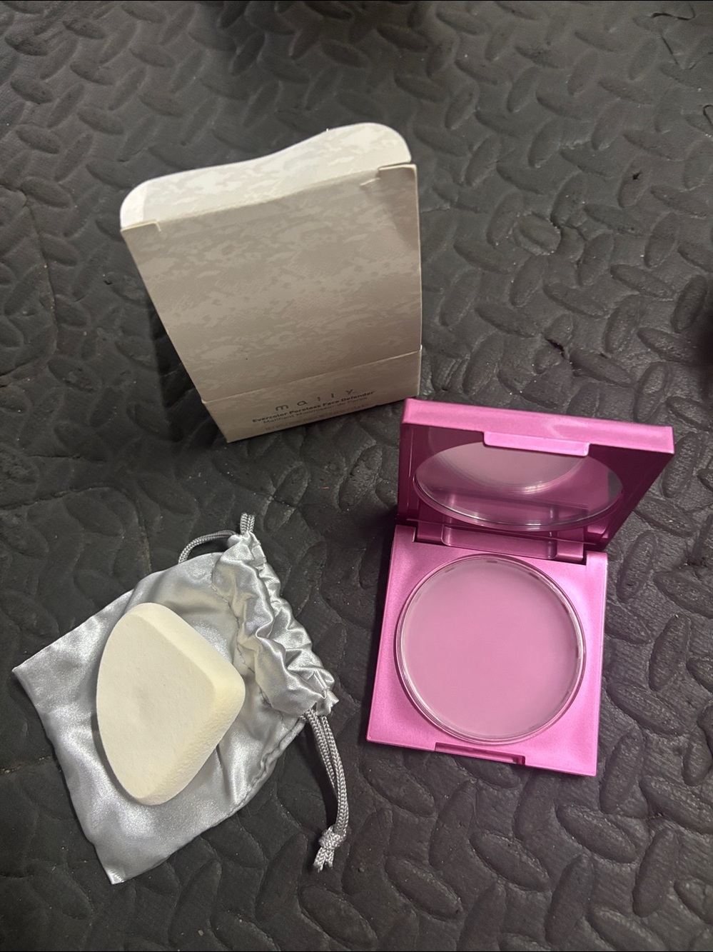 New Mally Beauty Evercolor Poreless Face Defender – Cream White